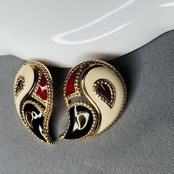 Vintage Avon Gold Tone Cream Black Red Enamel Paisley Design Post Earrings - Picture 6 of 8